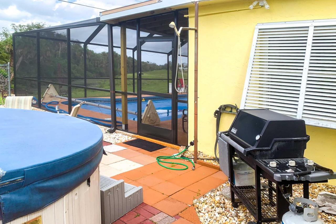 With Private Pool, 7 Mi To Beach! *