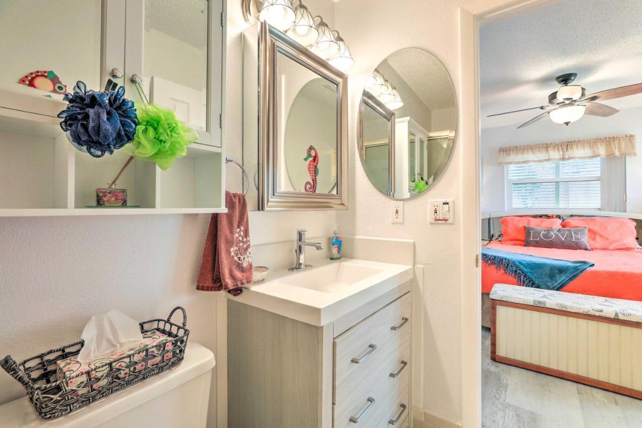 With Private Pool, 7 Mi To Beach! * Venice