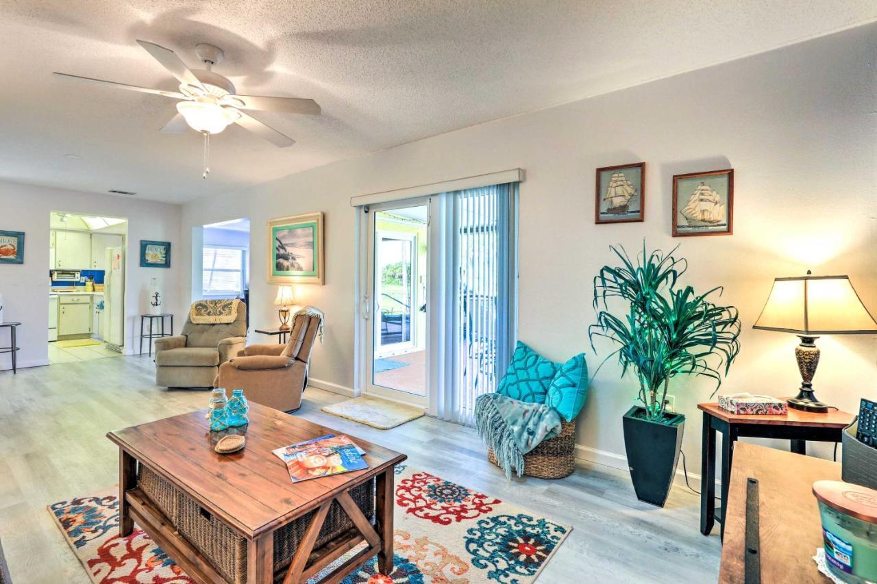 With Private Pool, 7 Mi To Beach!